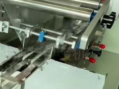 一次性拖鞋包裝機(jī) 酒店拖鞋用品套袋包裝機(jī) 拖鞋枕式包裝機(jī)